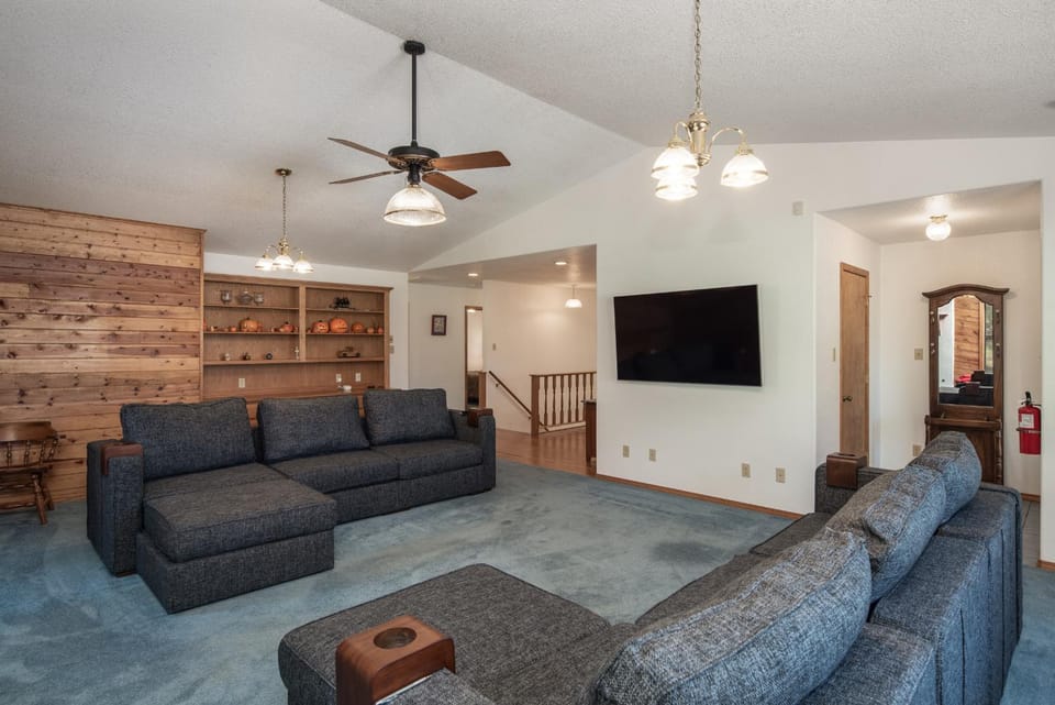 TV and multimedia, Living room, Seating area, furniture