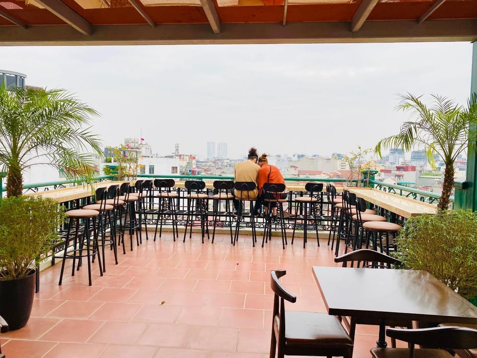 Restaurant/places to eat, Balcony/Terrace, Breakfast
