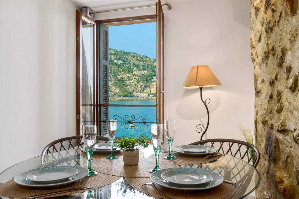 "La Maison des Sablettes" Vue Mer et Centre Apartment in Menton