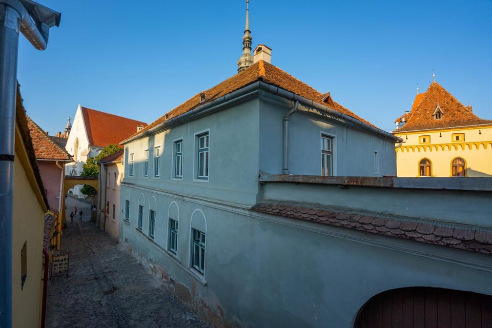 Property building, Nearby landmark, Neighbourhood
