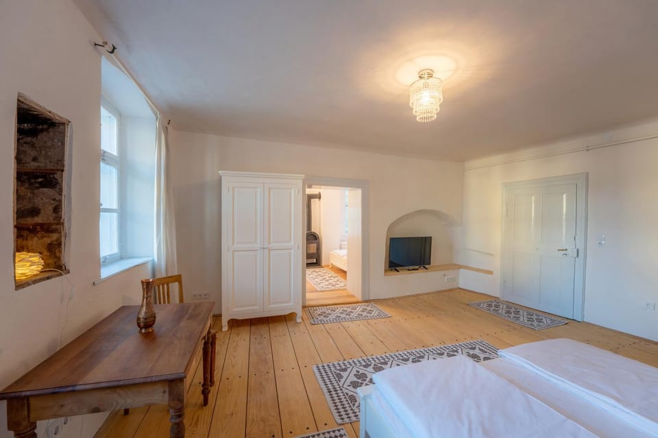 Communal lounge/ TV room, TV and multimedia, Living room, Photo of the whole room, Seating area