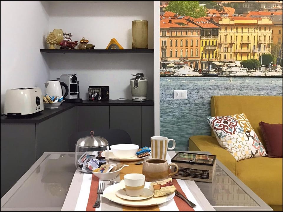 Coffee/tea facilities, Dining area