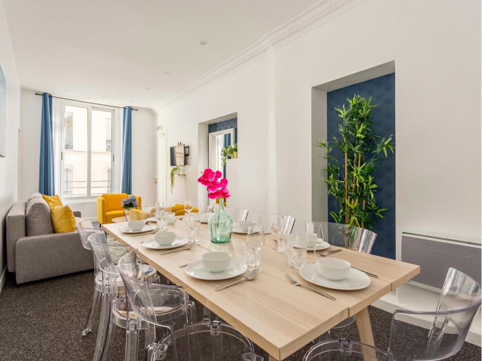 Living room, Dining area