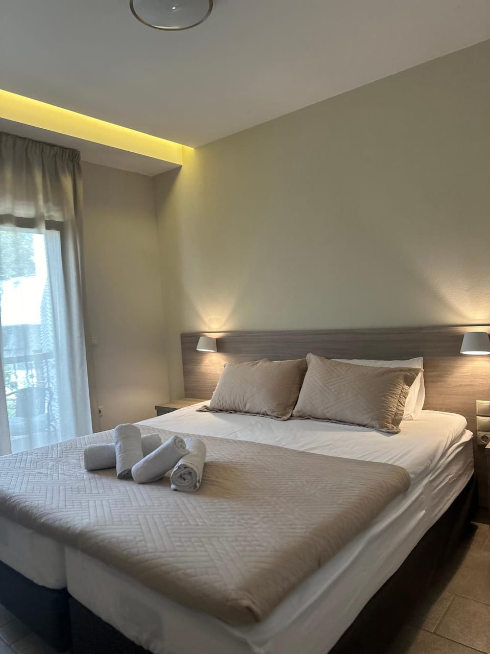 Property building, Bed, Bedroom, towels