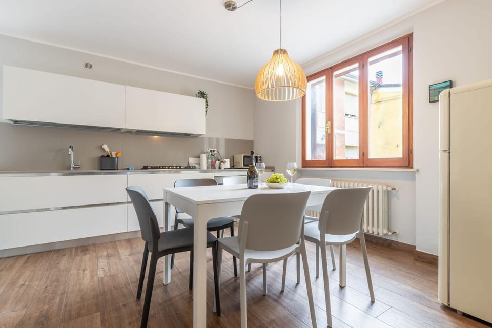 Kitchen or kitchenette, Living room, Seating area, Dining area, stove
