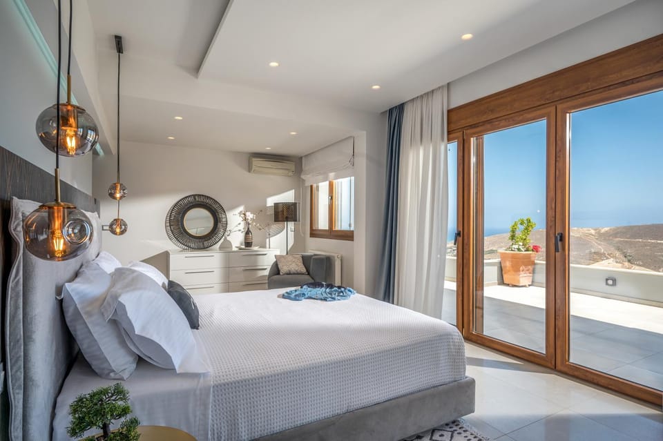 Bed, View (from property/room), Balcony/Terrace, Photo of the whole room, Bedroom, Mountain view, Sea view