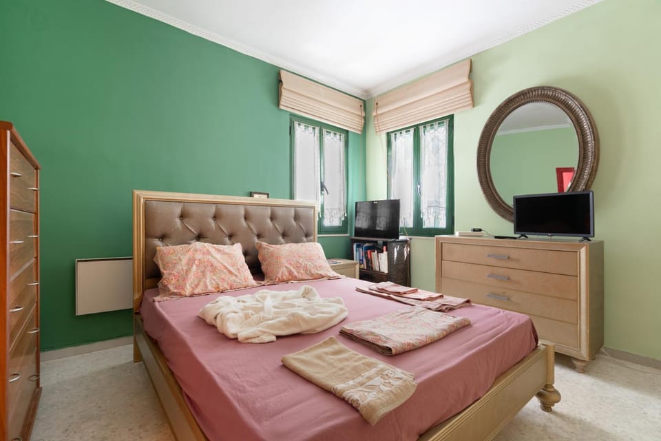 Living room, Bedroom