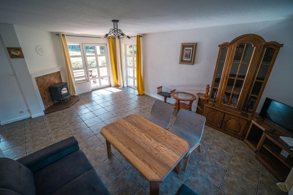 Communal lounge/ TV room, TV and multimedia, Living room, Evening entertainment