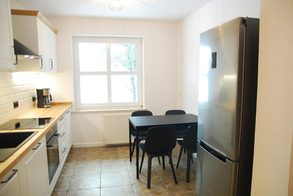 Kitchen or kitchenette, Dining area, pet friendly, stove