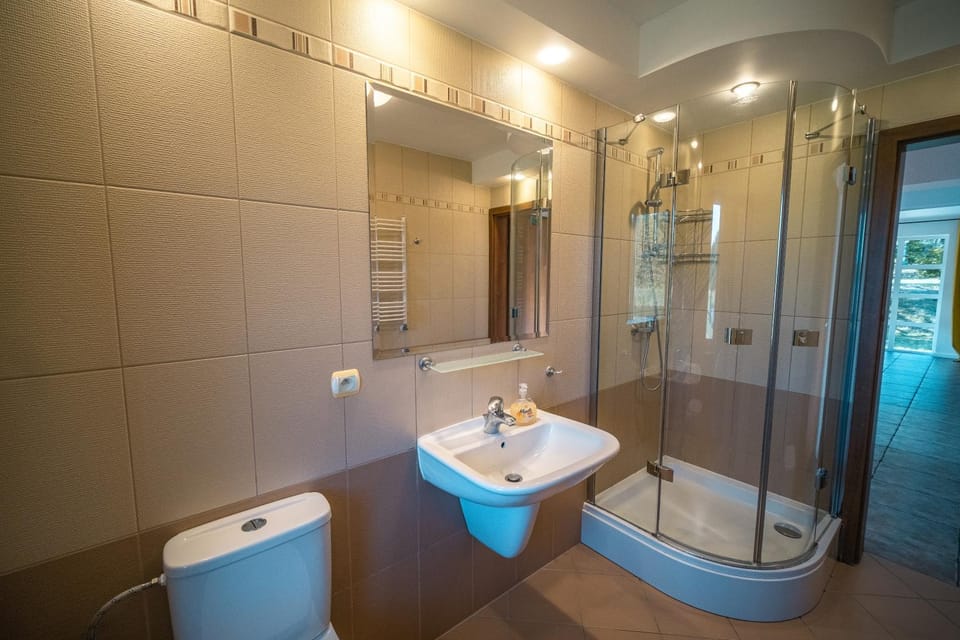 Shower, Toilet, Bathroom