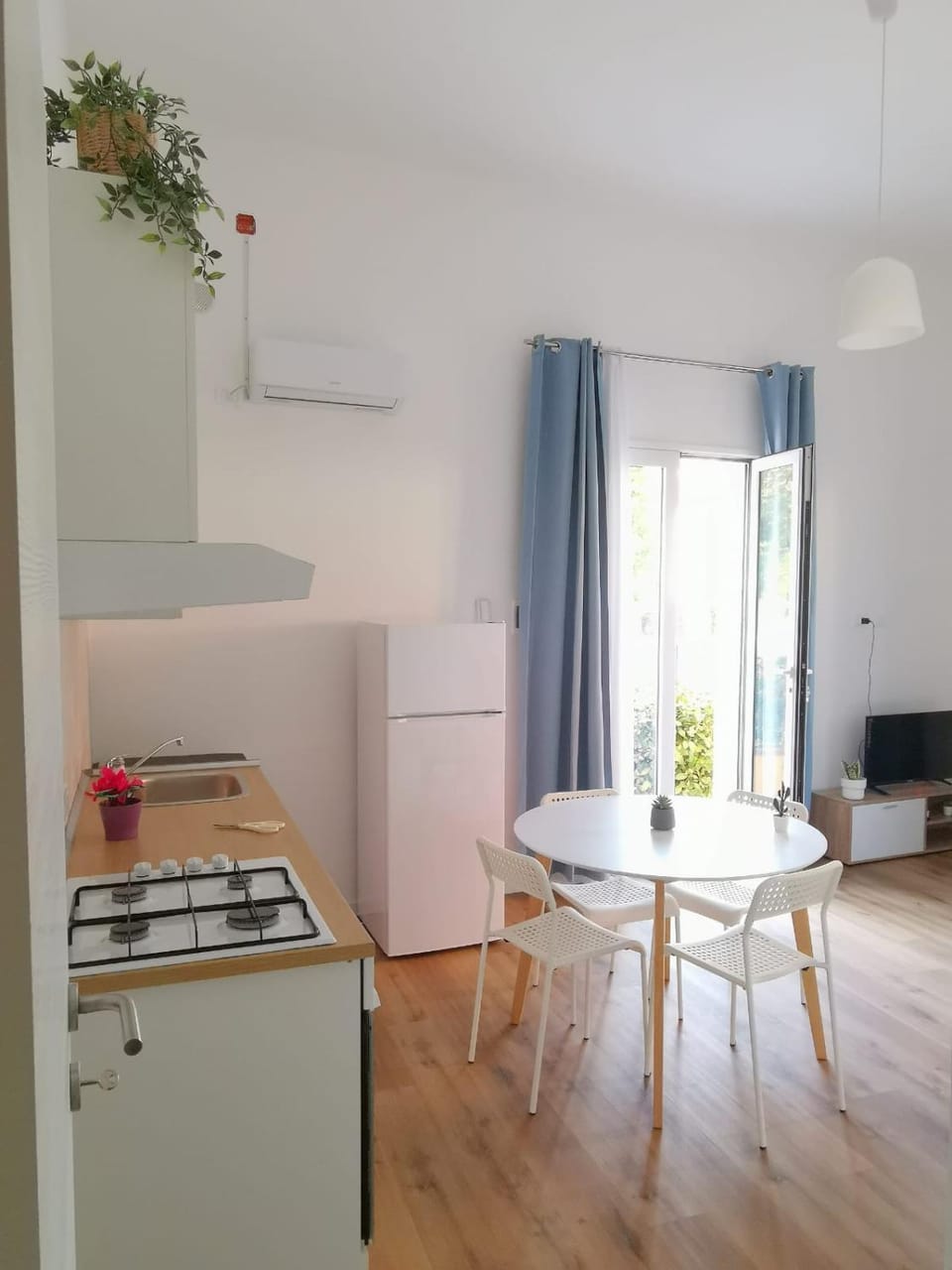 Kitchen or kitchenette, Living room, Dining area