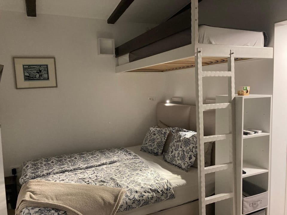 Bed, bunk bed