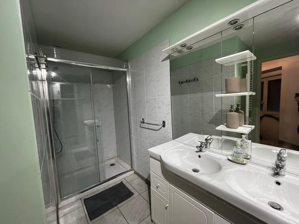 Shower, Bathroom