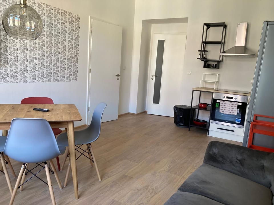 Living room, Seating area, Dining area, minibar, pet friendly, stove