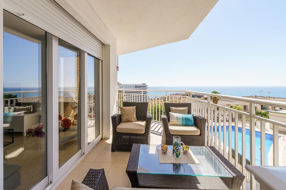 Day, View (from property/room), Balcony/Terrace, Balcony/Terrace, Living room, Dining area, Pool view, Sea view, Swimming pool, sunbed