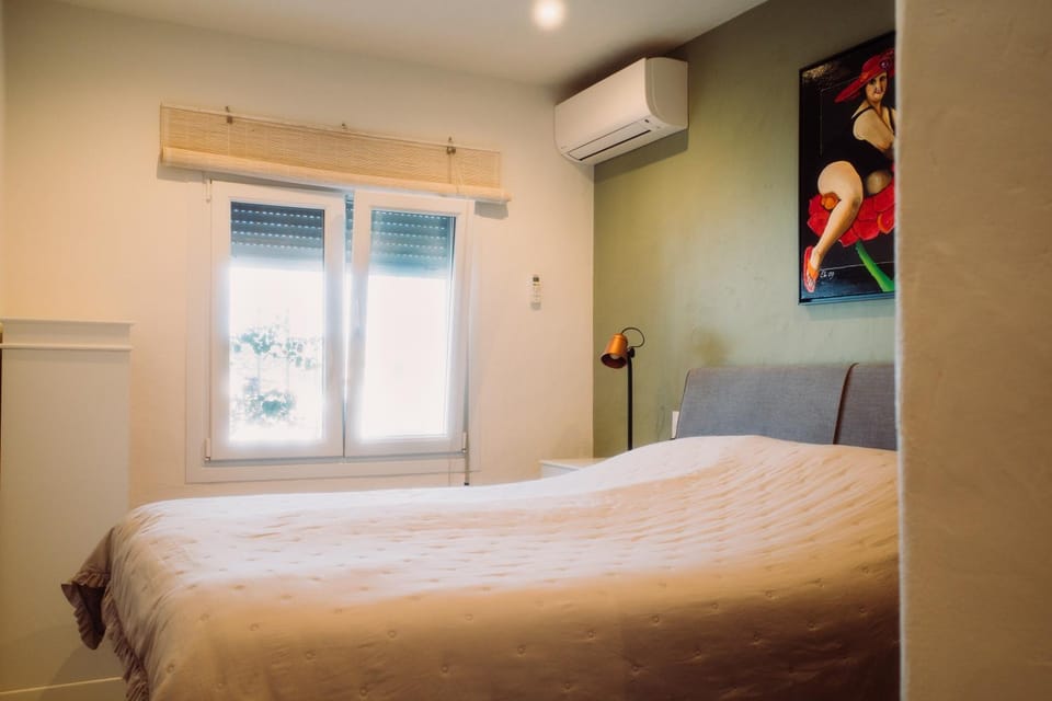 Bed, Bedroom, air conditioner