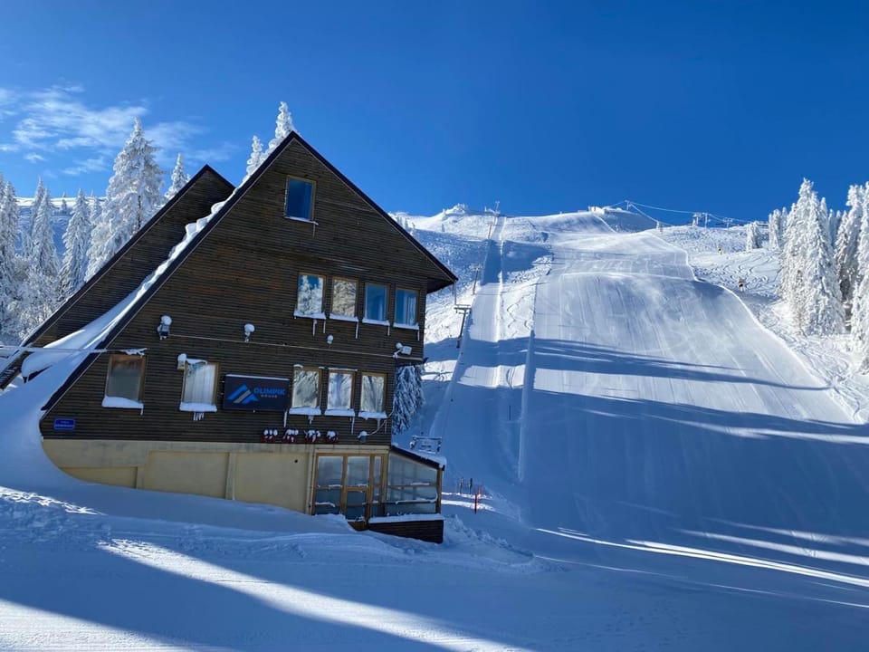 Property building, Day, Natural landscape, Winter, Mountain view