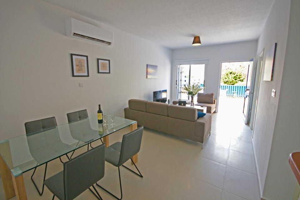 Living room, Seating area, Dining area, air conditioner
