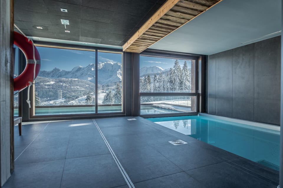 Mountain view, Pool view, Swimming pool