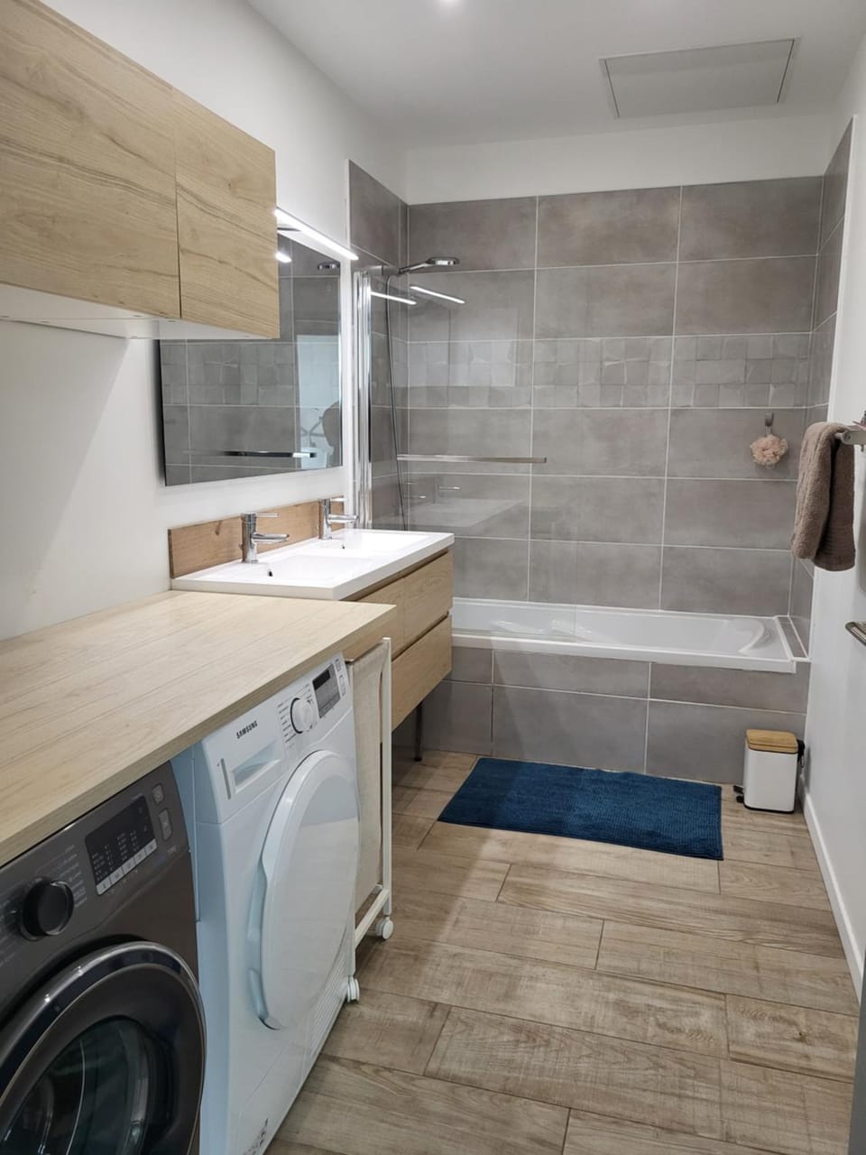 Bathroom, dryer
