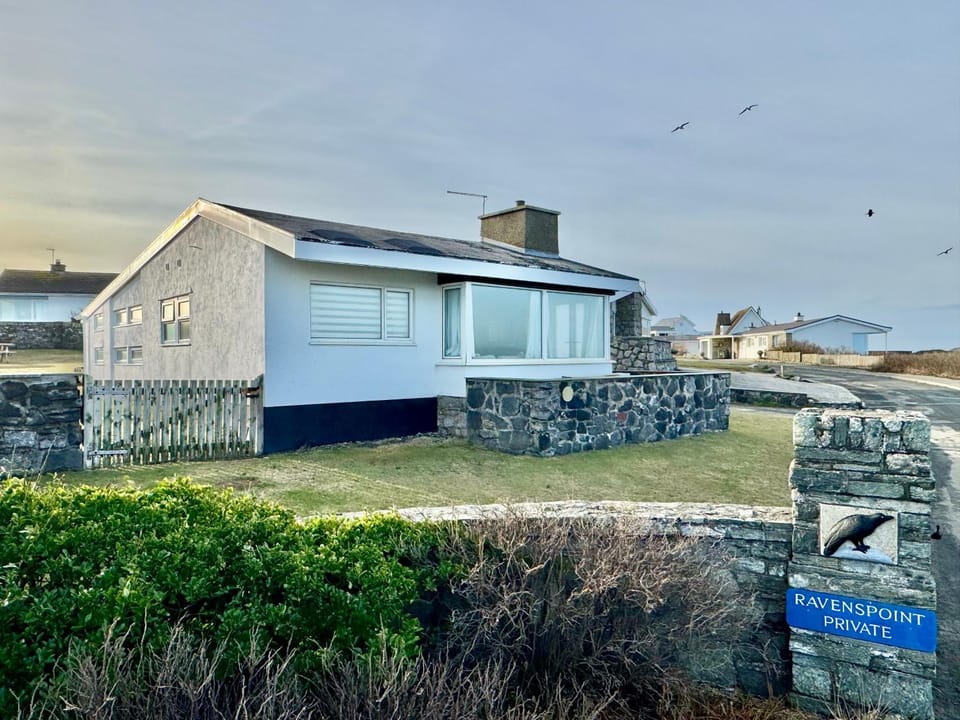 Sea-Views-3 Bed-Detached Bungalow-Secure Garden-Trearddur Bay House in Trearddur Bay