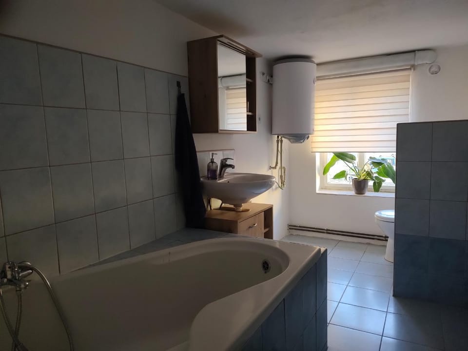 Bathroom, Bath, towels