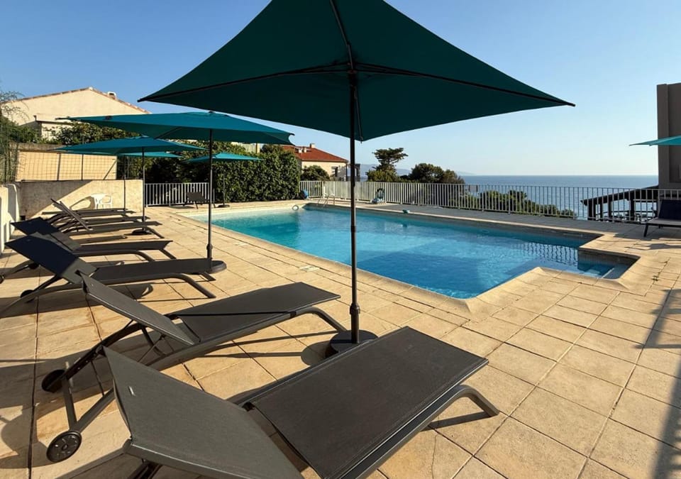 Sea view, Swimming pool, Swimming pool, sunbed