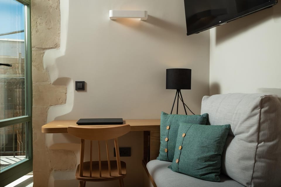 Seating area, Bedroom