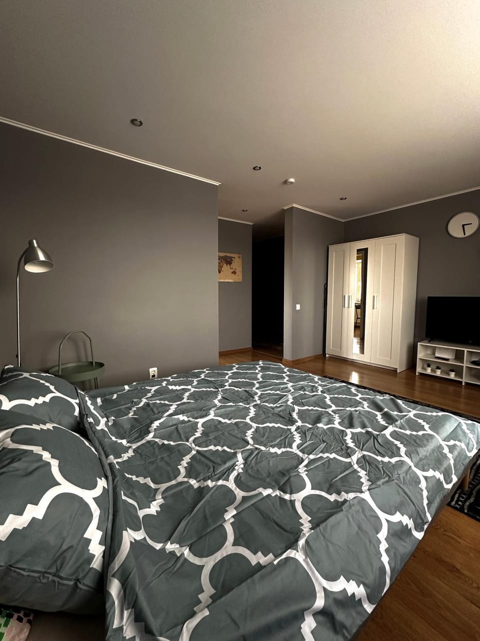 Bed, TV and multimedia, Living room, Bedroom