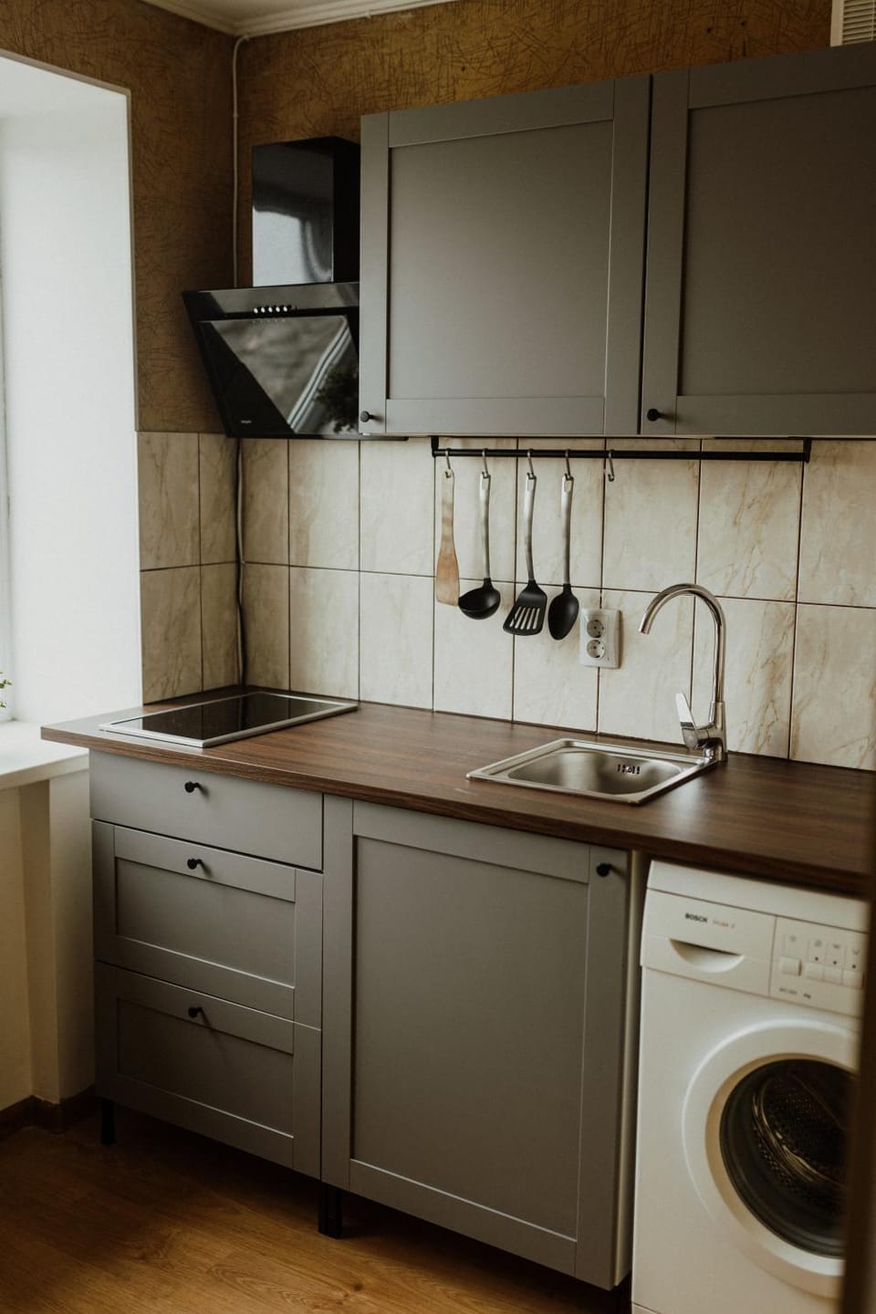Kitchen or kitchenette, washing machine