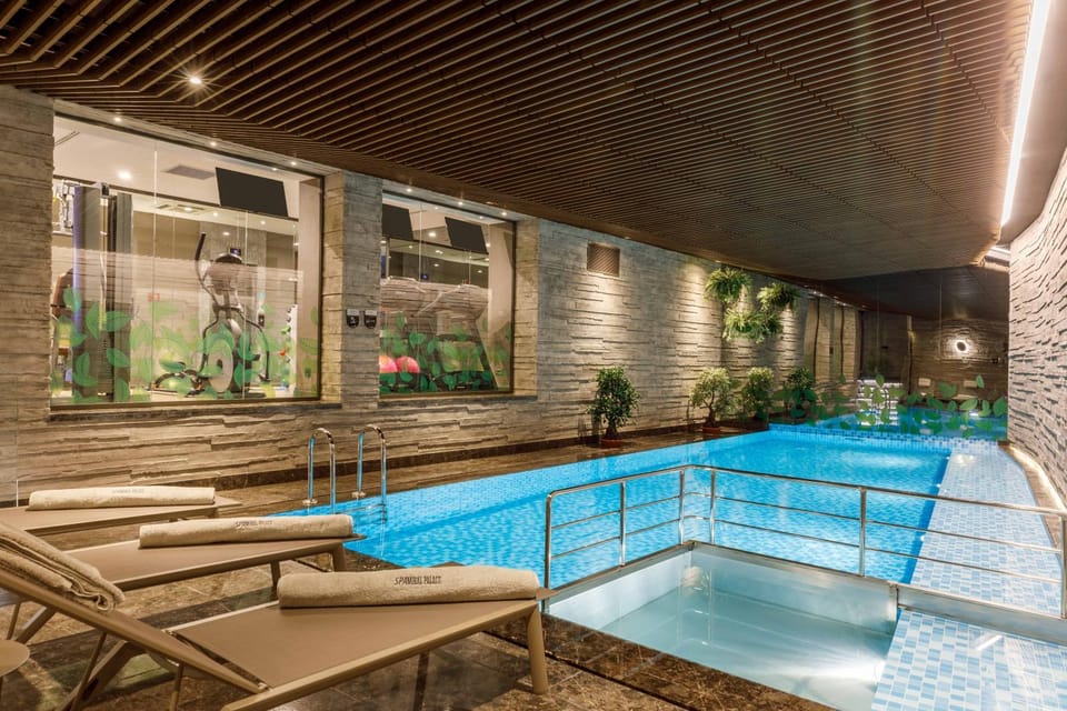 Swimming pool, sunbed