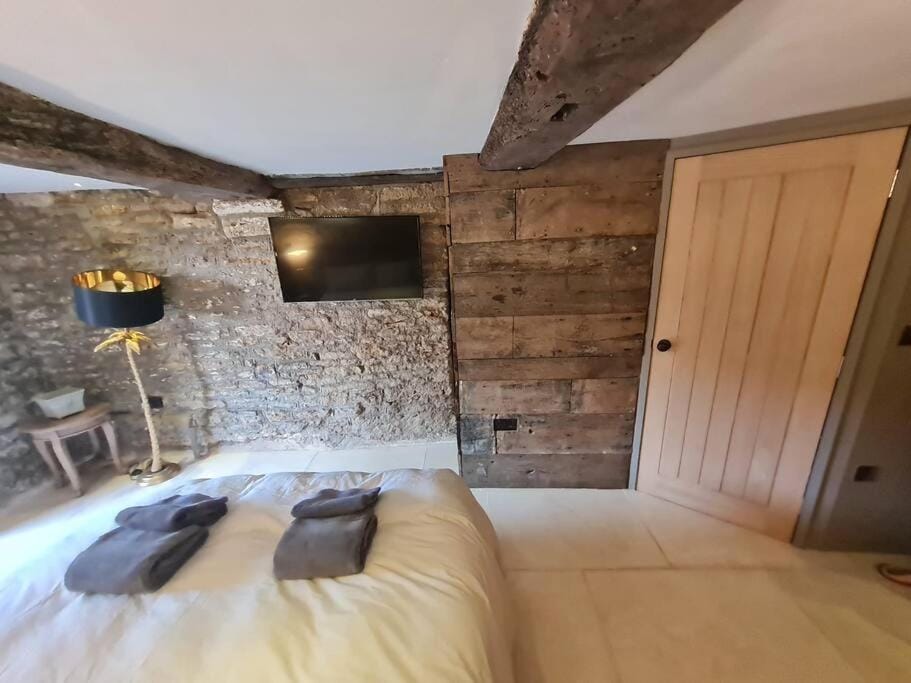 The Undercoft stylish and elegant private studio at The Old Church House central Frome House in Frome