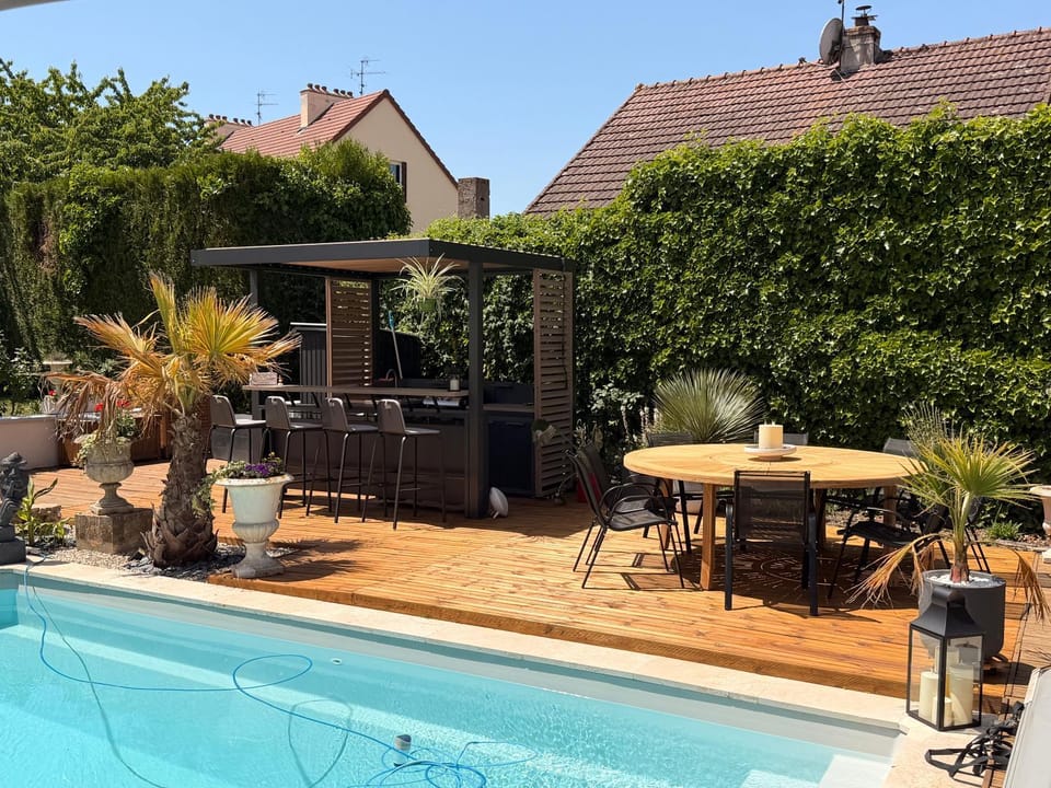 Patio, Day, Garden, Dining area, Pool view, Swimming pool, sunbed