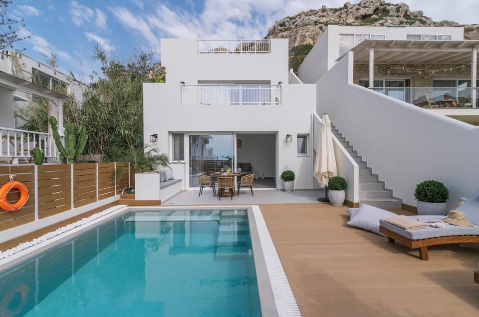 Property building, Swimming pool, Swimming pool