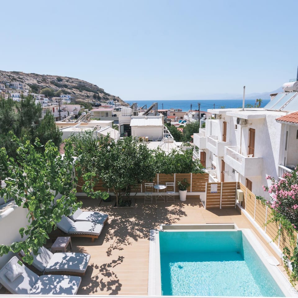 View (from property/room), Balcony/Terrace, Pool view, Sea view, Swimming pool, sunbed