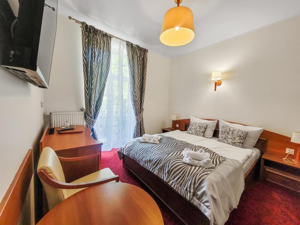 Bed, TV and multimedia