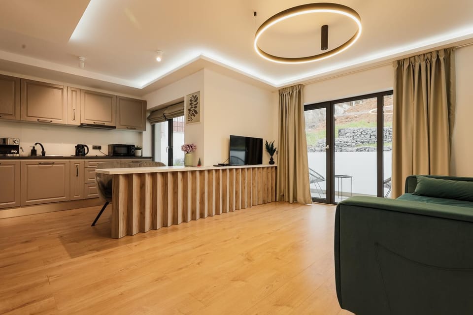 TV and multimedia, Kitchen or kitchenette, Living room