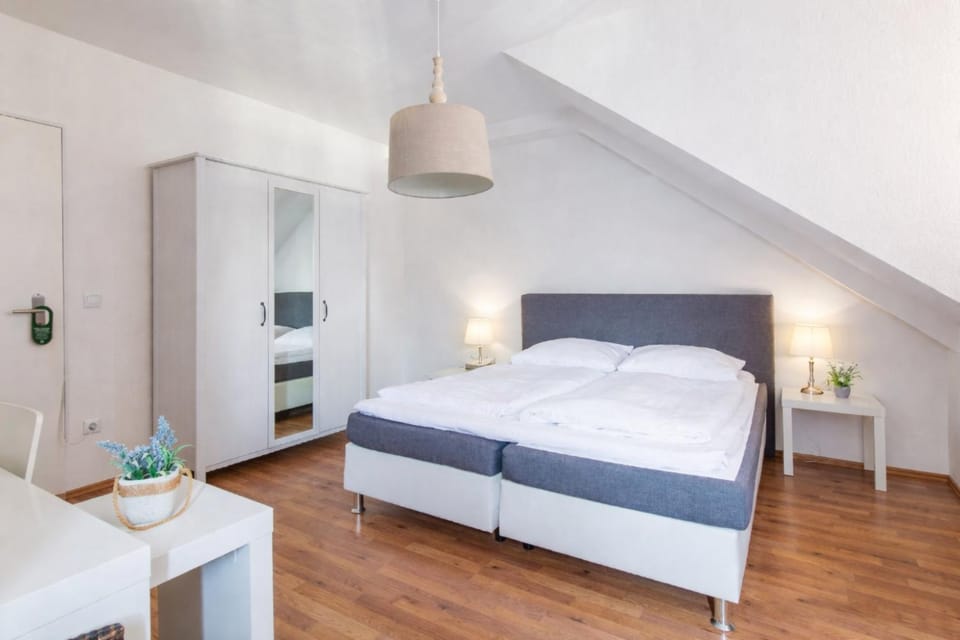 Bed, Photo of the whole room, Bedroom