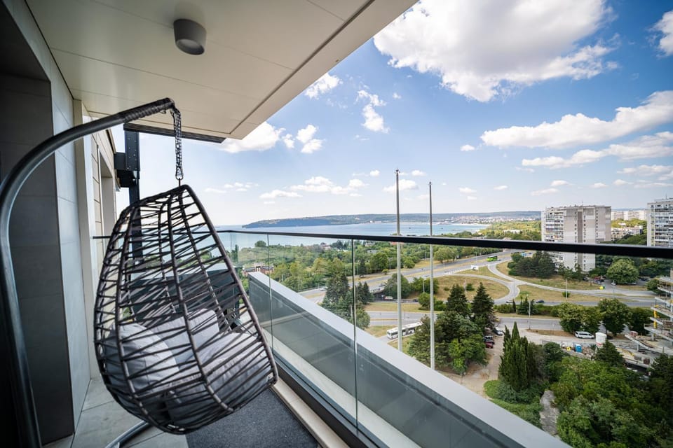 Balcony/Terrace, City view, Street view