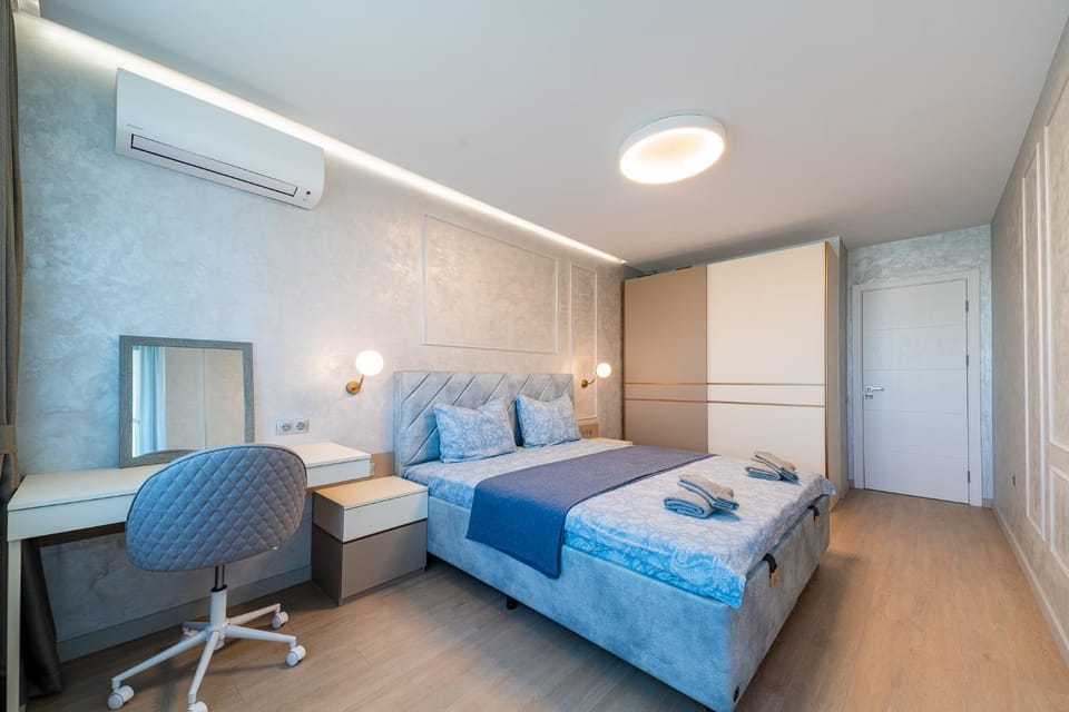 Bed, Photo of the whole room, Bedroom
