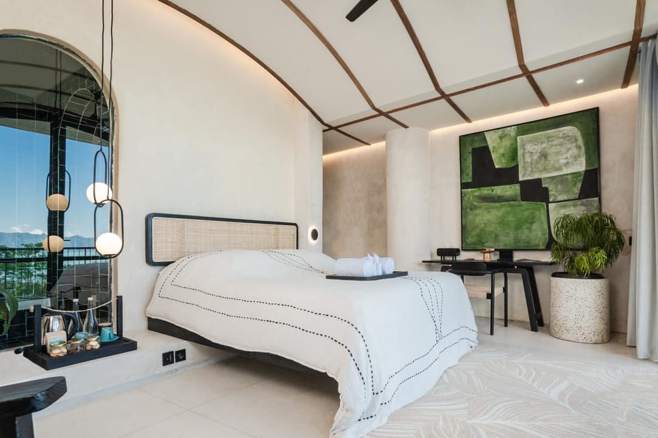 Bed, Photo of the whole room, Seating area, Bedroom