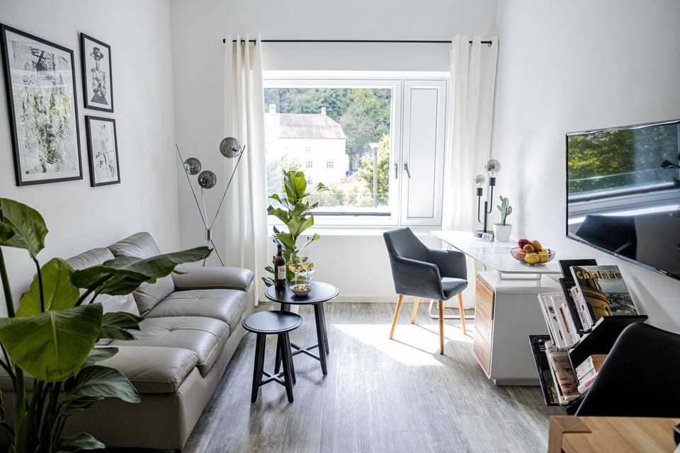 TV and multimedia, Living room, Mountain view
