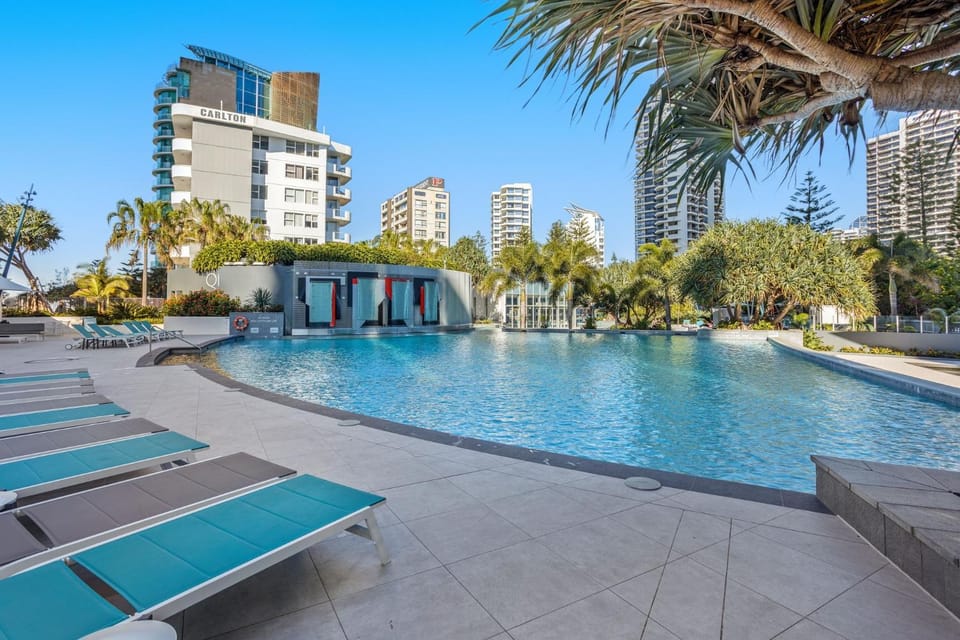 Oceanview 2-Bed with Pool, Sauna, Gym & Parking Apartment in Surfers Paradise Boulevard