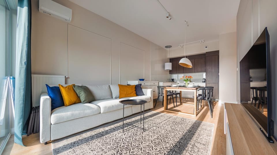 TV and multimedia, Kitchen or kitchenette, Living room, Seating area, Dining area