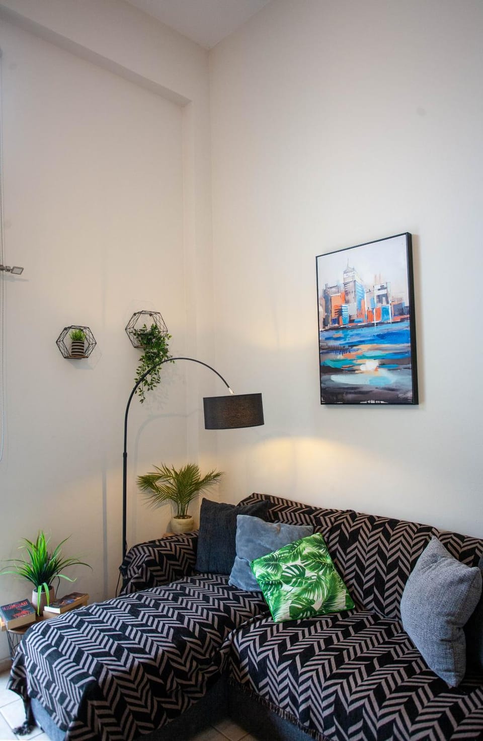 TV and multimedia, Seating area, Bedroom