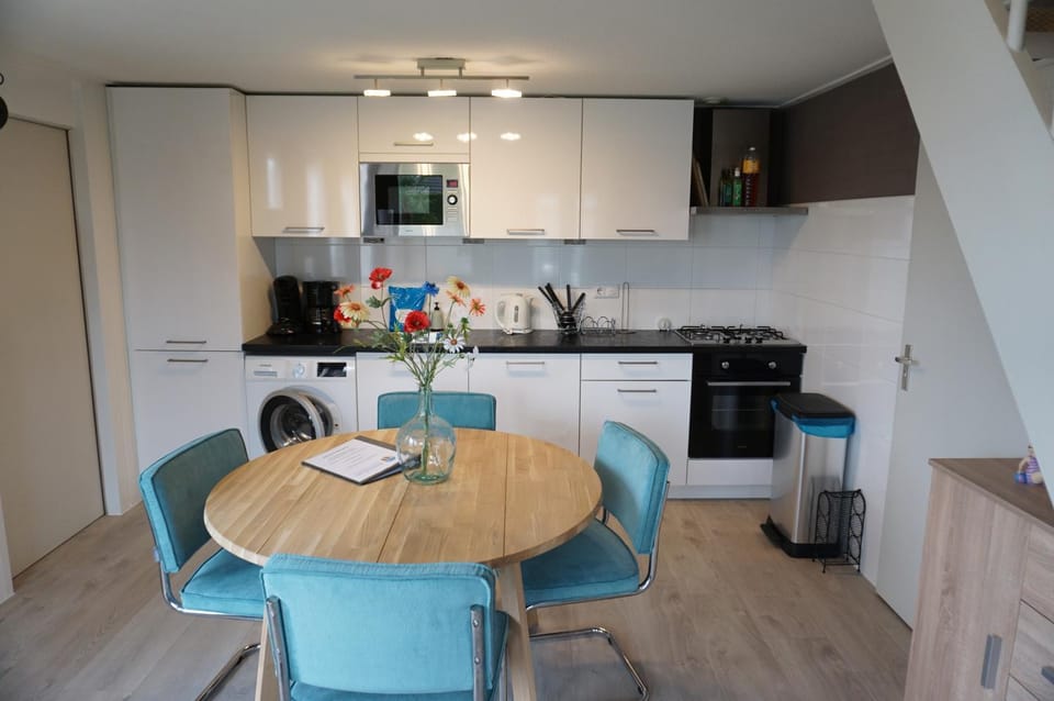 Dining area, kitchen