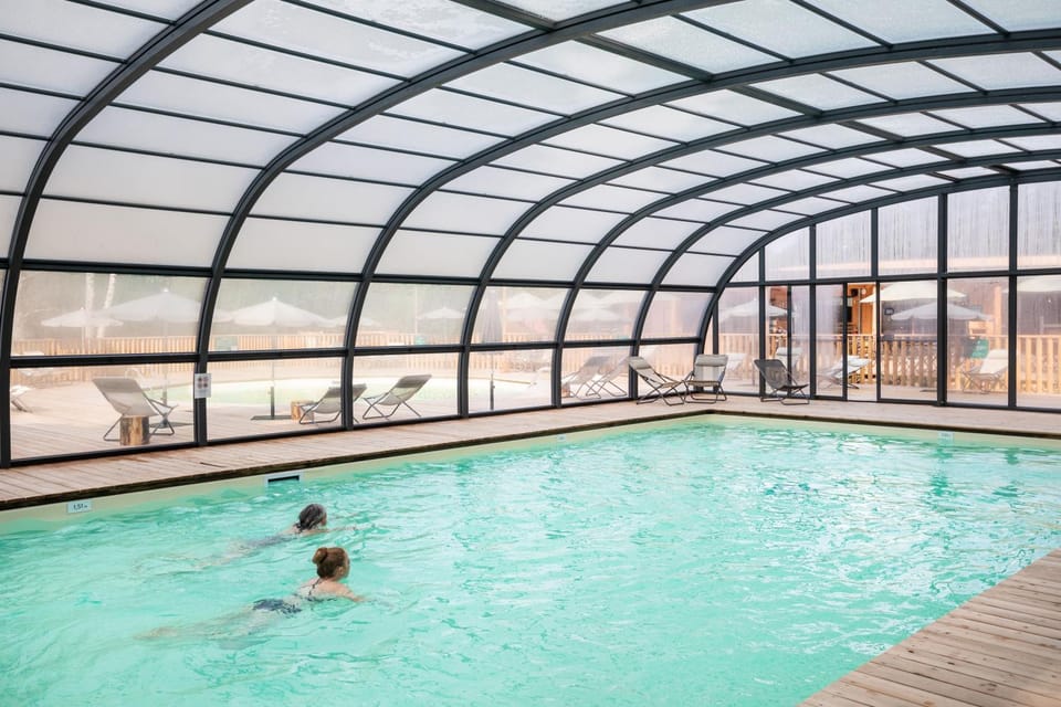 People, Pool view, Swimming pool, group of guests
