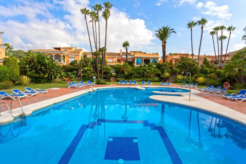 Property building, Pool view, Swimming pool, sunbed