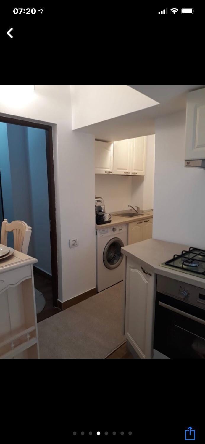 Kitchen or kitchenette, pet friendly, stove, toaster