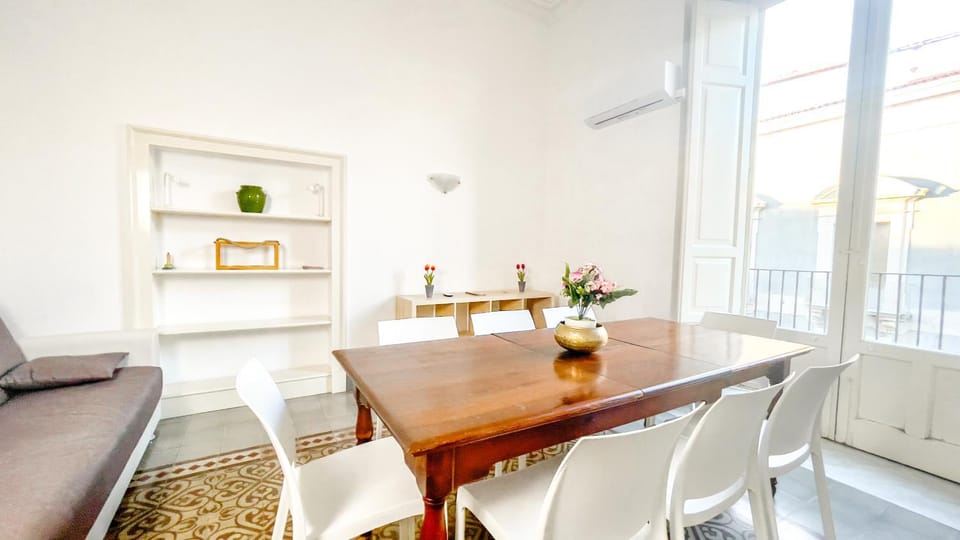Bed, Summer, Balcony/Terrace, Balcony/Terrace, Photo of the whole room, Decorative detail, Decorative detail, Floor plan, Dining area, Lunch, Lunch, air conditioner, air conditioner